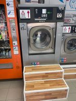 Lave linge et sèche linge pour une laverie
