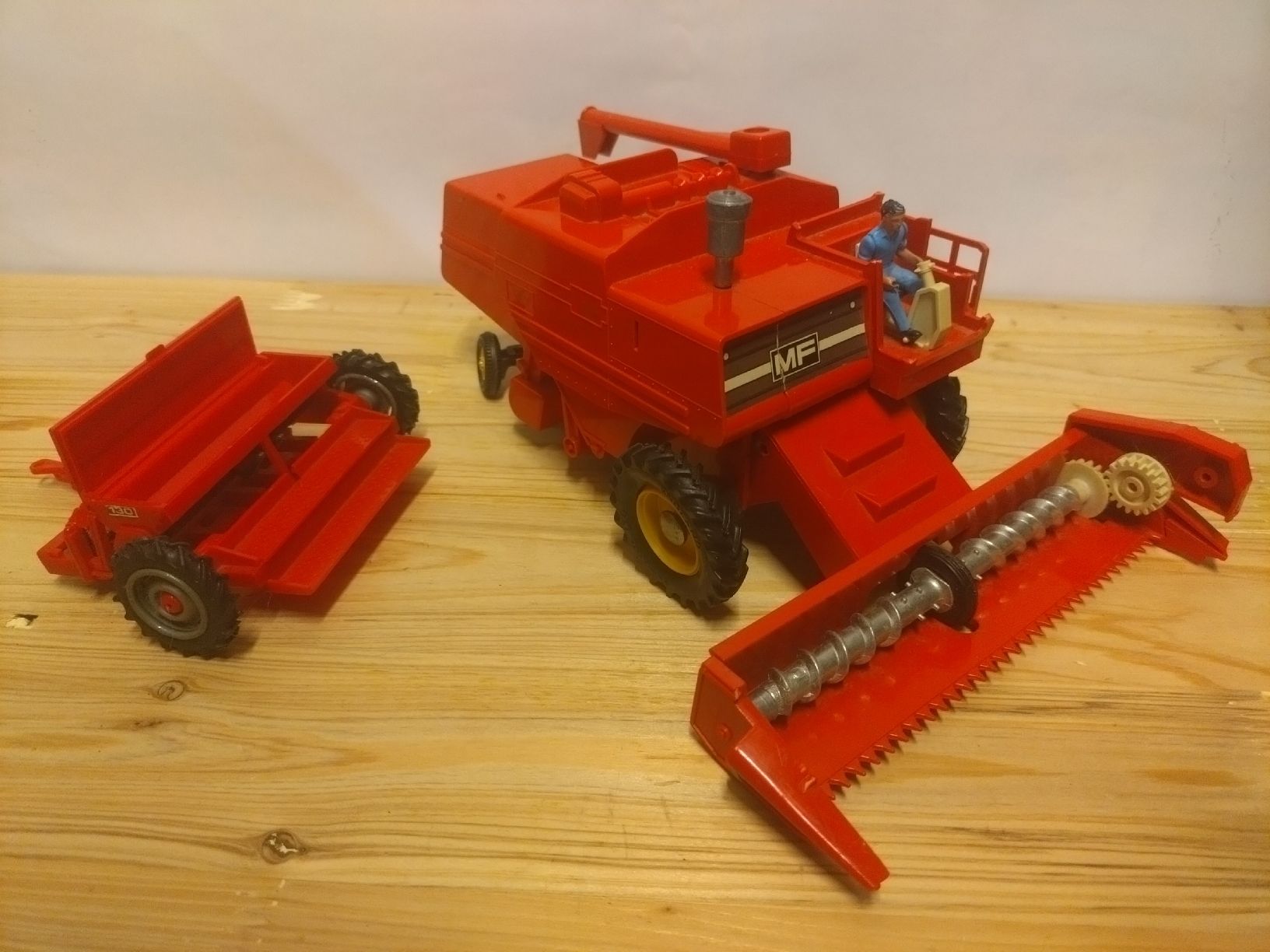 Britains Kit di modellismo & Modellini statici: Moissonneuse-batteuse Massey Ferguson Britains LTD 1970's – Usato da Farvagny-le-Grand venduto da LaCaverne