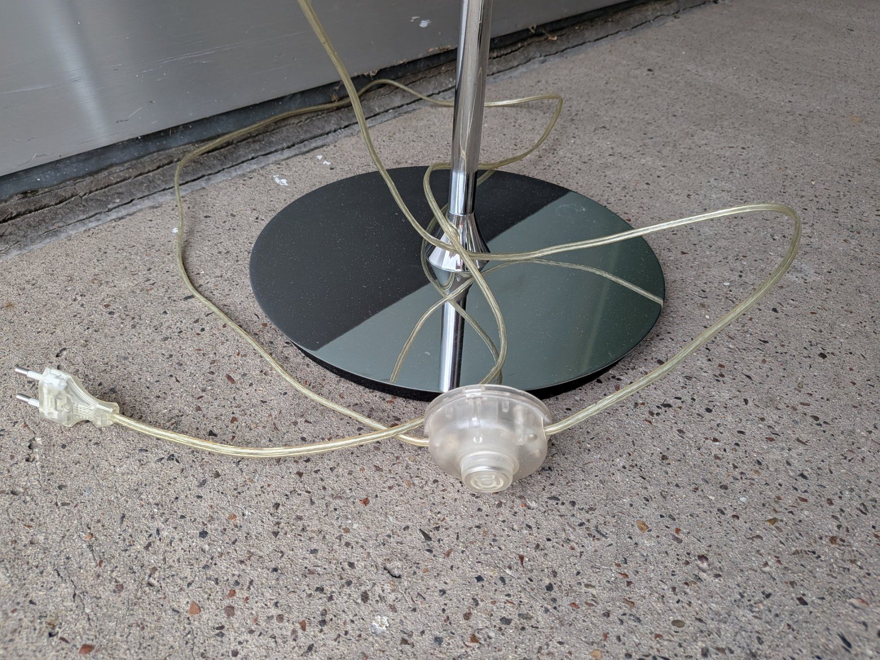 Lampen: Stehlampe mit Kugelglasschirm – Gebraucht aus Emmen von Brockofsky 4