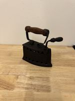Antik Bügeleisen Guss mit Holzgriff guter Zustand 