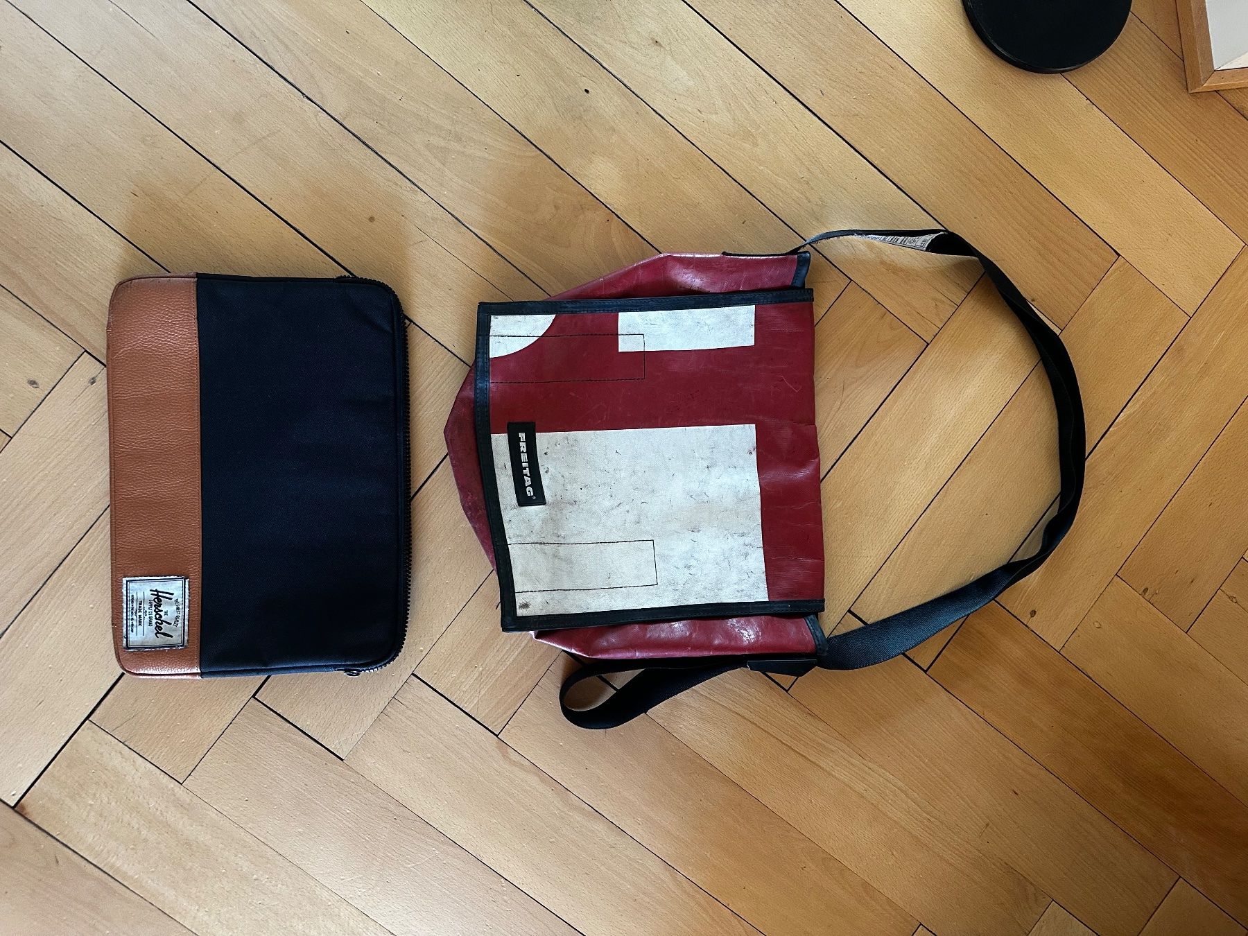 Freitag Borse: Rot-Weisse Freitagtasche + gratis Laptop Case – Usato da Zürich venduto da mor_5ptw