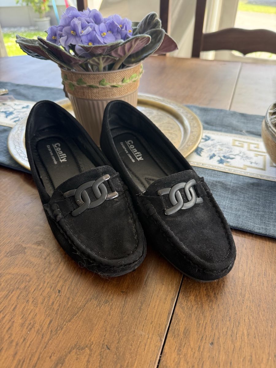 Scarpe da donna: Mocassins noirs confortables – Usato da Lausanne venduto da Doudoutze