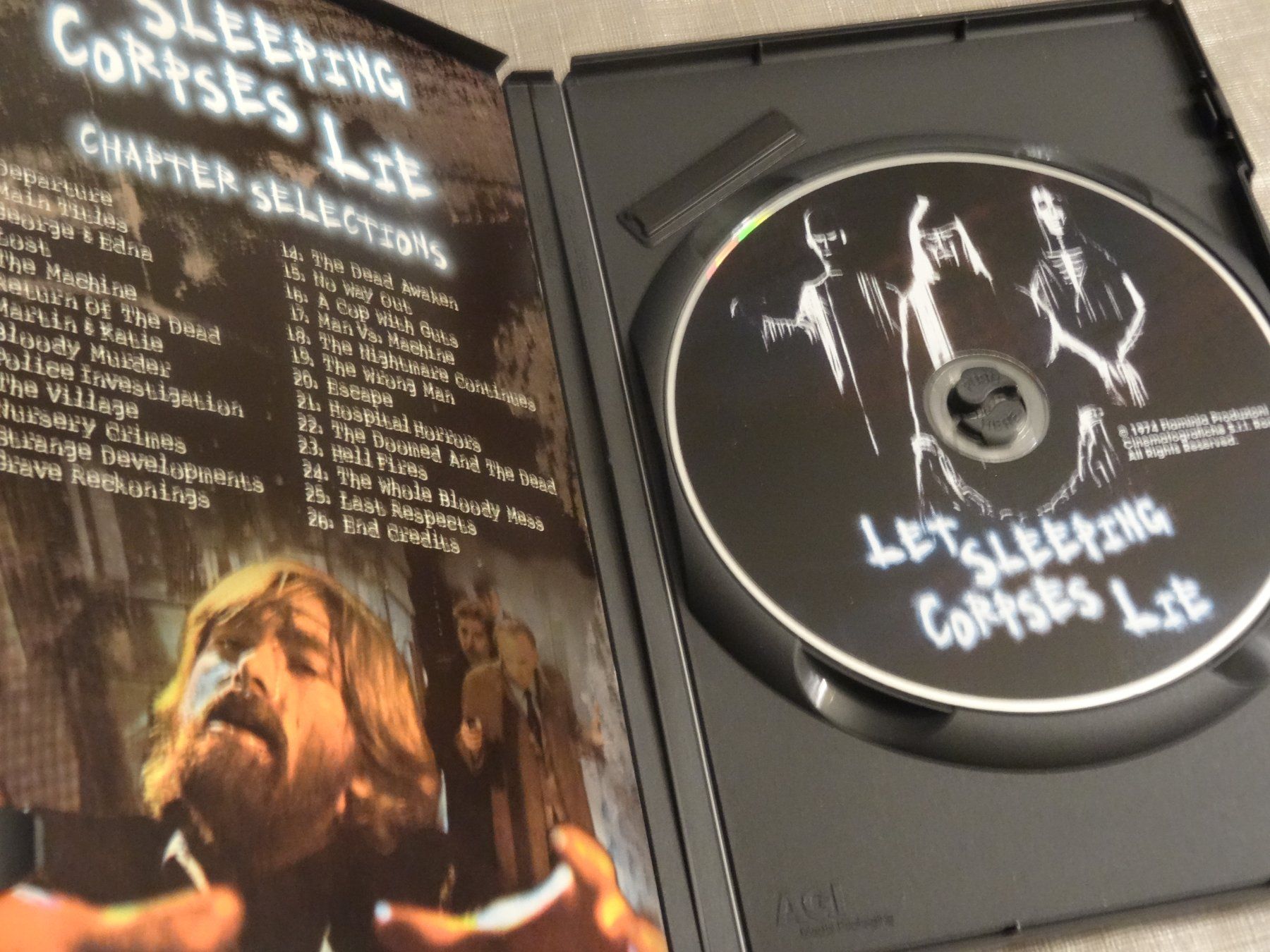 Tutti i DVDs: Let Sleeping Corpses Lie DVD IMPORT – Usato da Olten venduto da Disc-Verkauf 1