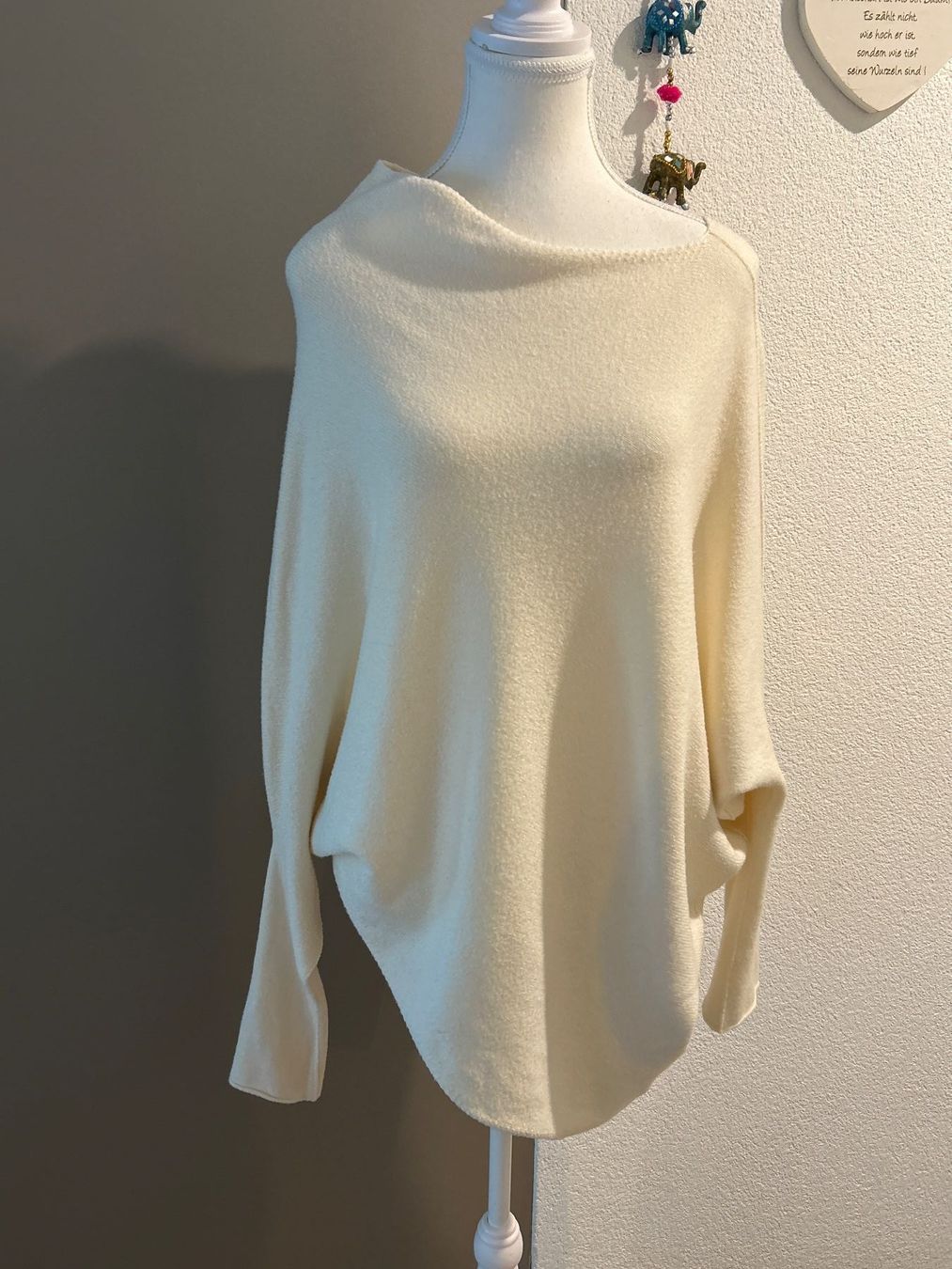 Pulls & Sweat-shirts: Oversize-Strickpullover Fledermausärmeln ecru mit Cashmere – D'occasion à Brunnen par Nala2929
