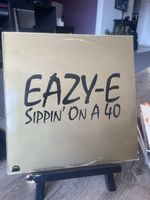 EAZY- E / Sippin on a 40