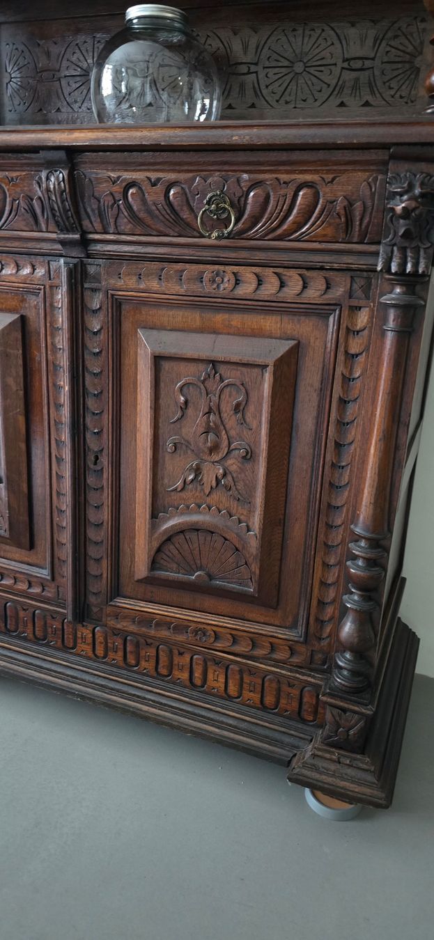 Credenze: Antiker Buffetschrank, dunkles Holz – Usato da Freienbach venduto da Elenaheinz 2