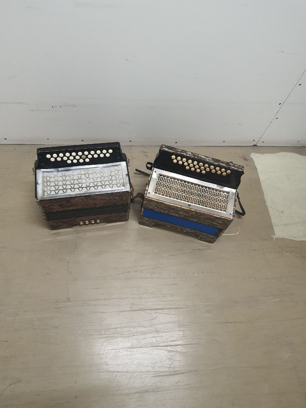 Hohner Strumenti musicali: 2 accordéons hohner diatonique 8 basses – Usato da Pont-de-la-Morge venduto da Mirabelle0 2