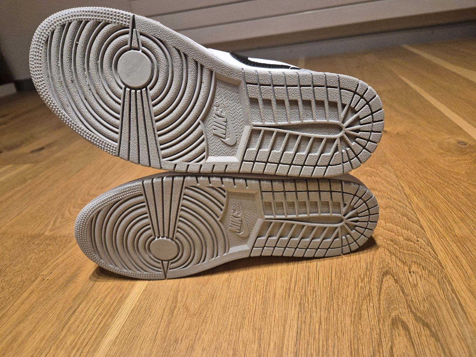 Jordan Scarpe da uomo: Air Jordan 1 Low – Nuovo (secondo la descrizione) da Hunzenschwil venduto da fxlvxl 1