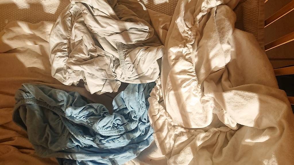 Betten: Kinderbett Babybett mit Matraze – Gebraucht aus Grenchen von Zombiepolizist 3
