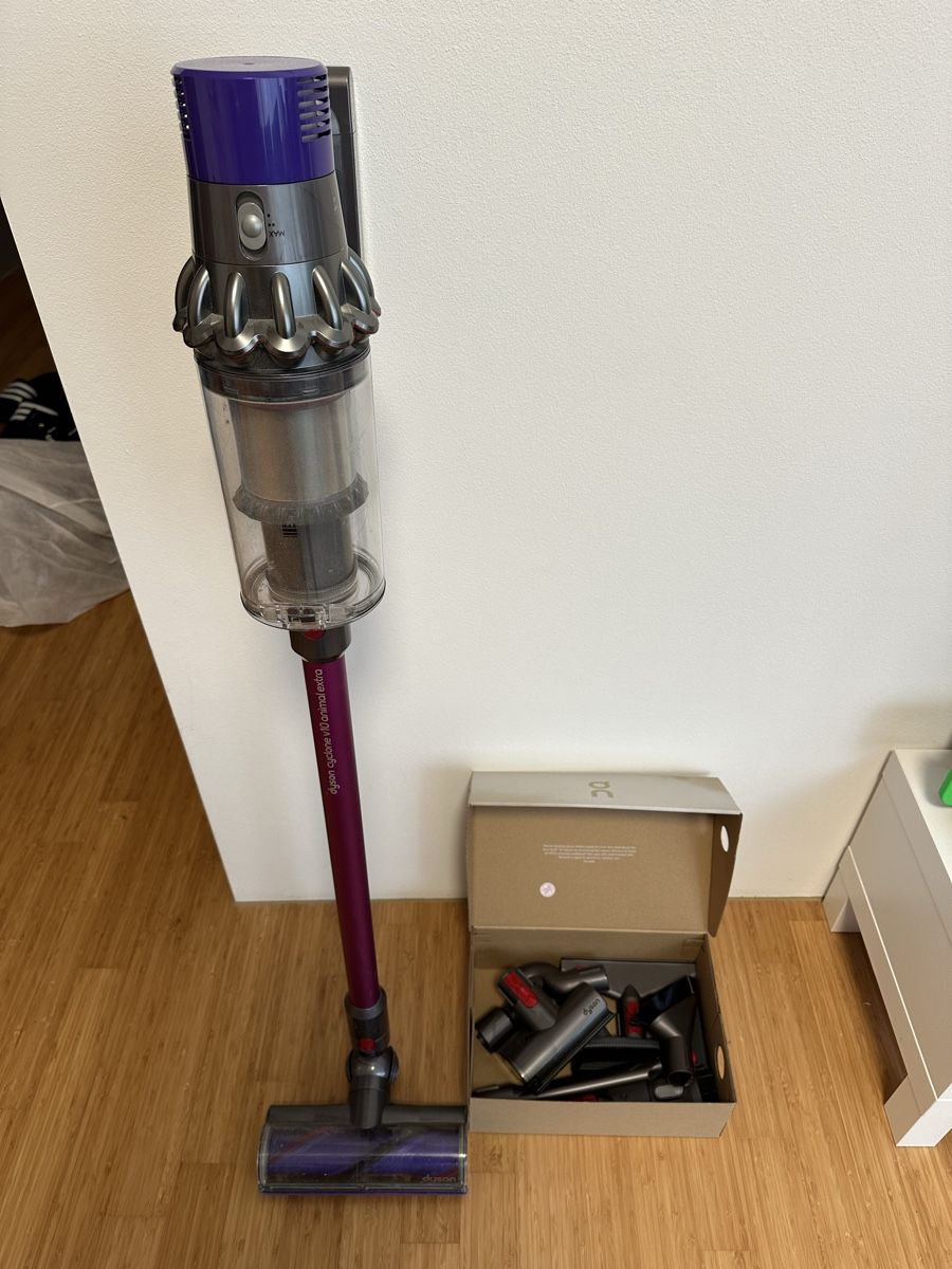 Dyson Aspirapolveri & Accessori: Dyson vacuum cleaner - V10 animal extra – Usato da Zürich venduto da adilet