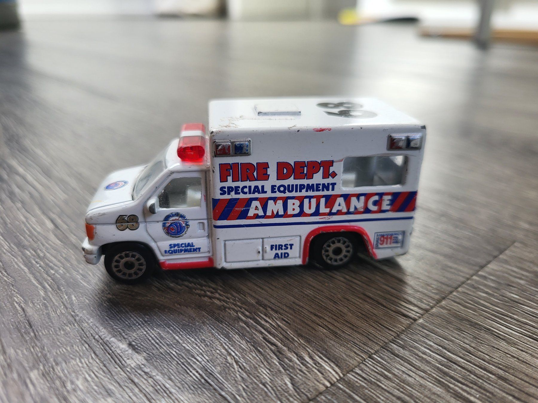 Modellini d'auto: Petite voiture ambulance USA – Usato da Gampelen venduto da cli_2thg