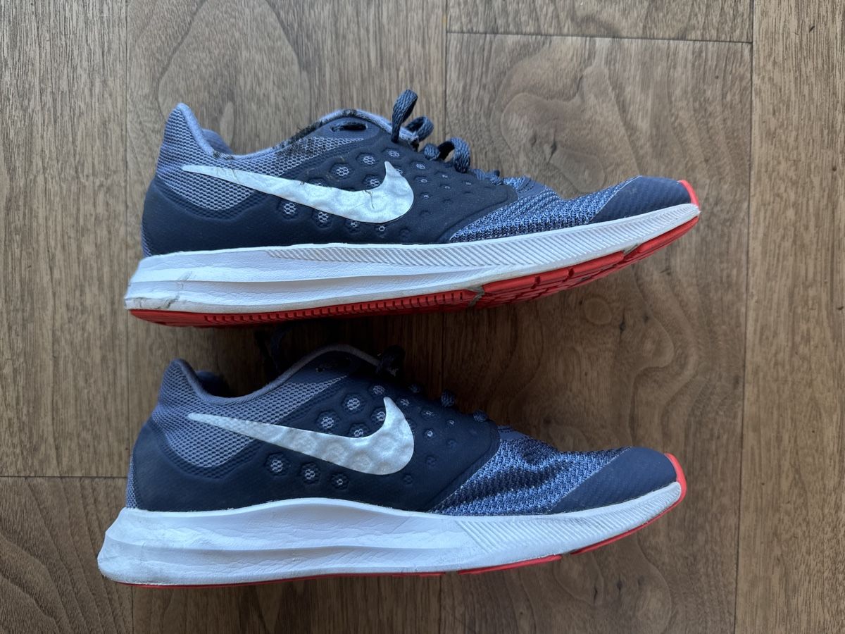 Nike Scarpe per ragazze: Nike Laufschuhe Grösse 36.5 – Usato da Biel-Benken BL venduto da mvazquezf