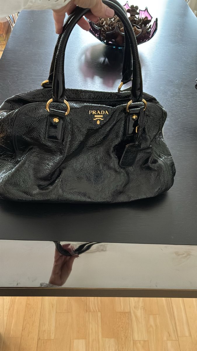 Prada Borse da donna: Black patent leather Prada handbag – Usato da Zürich venduto da IlonaM