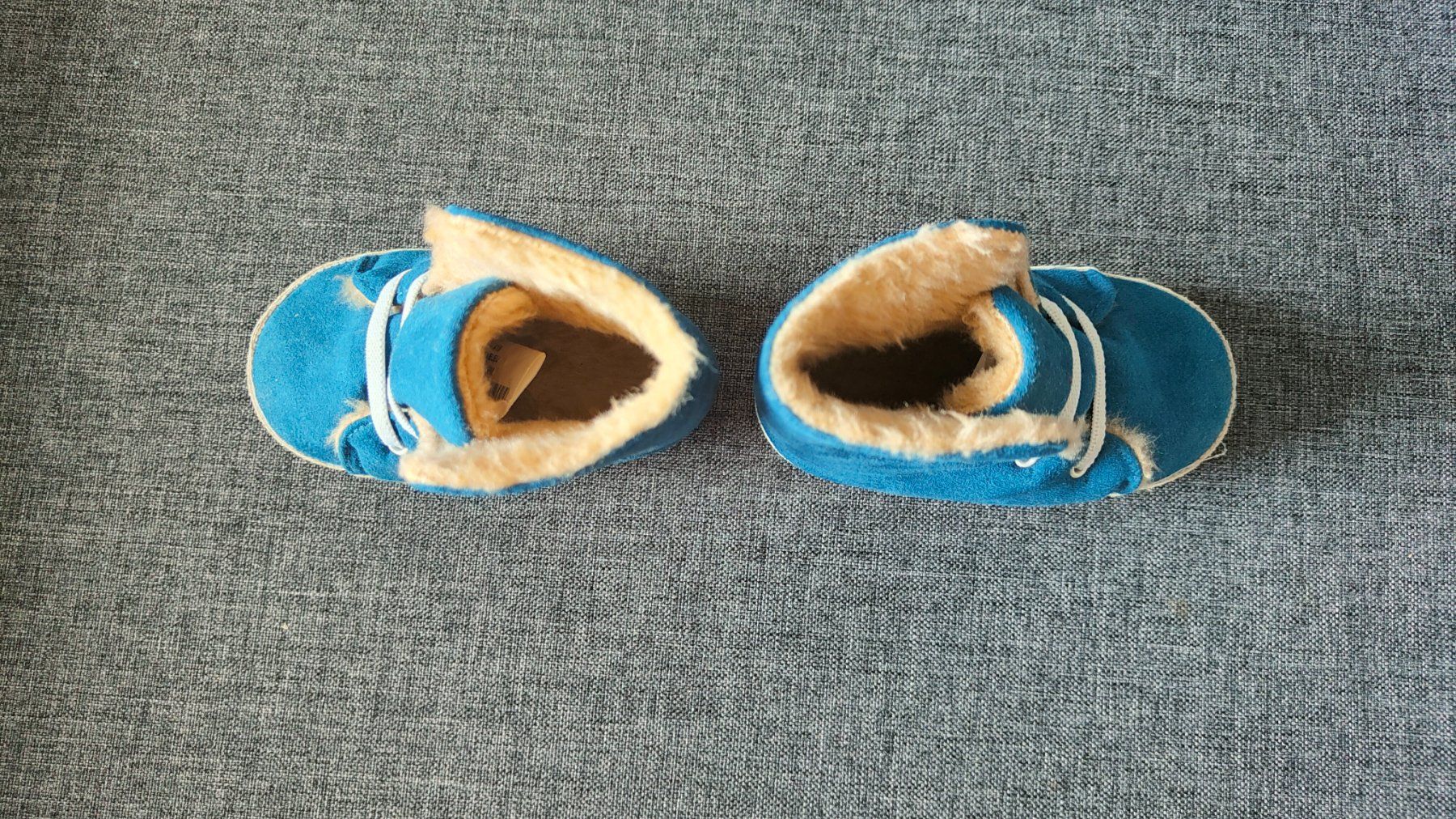 Scarpe da uomo: Gr. 20 Weiche Stoffschuhe mit Fell – Usato da Sursee venduto da lou19 2
