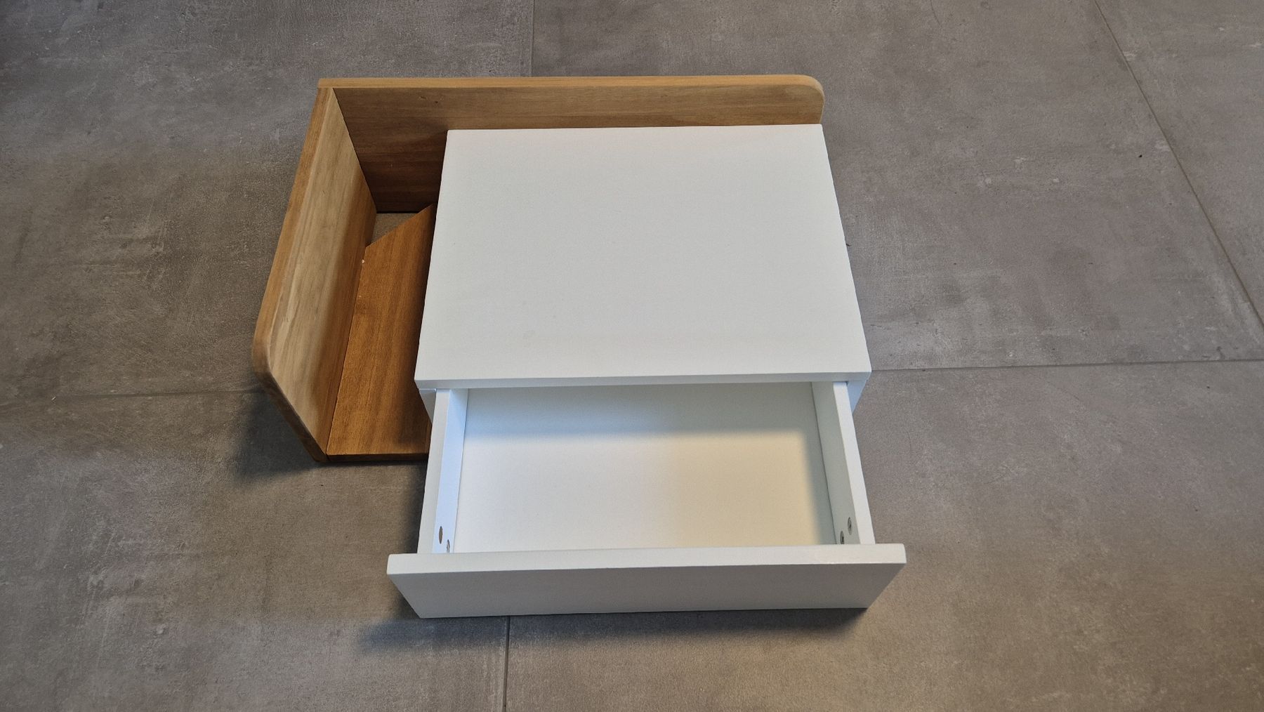 Tables de nuit: Table de nuit mural bois et blanc avec tiroir – D'occasion à Vérossaz par meg_8tjs 2
