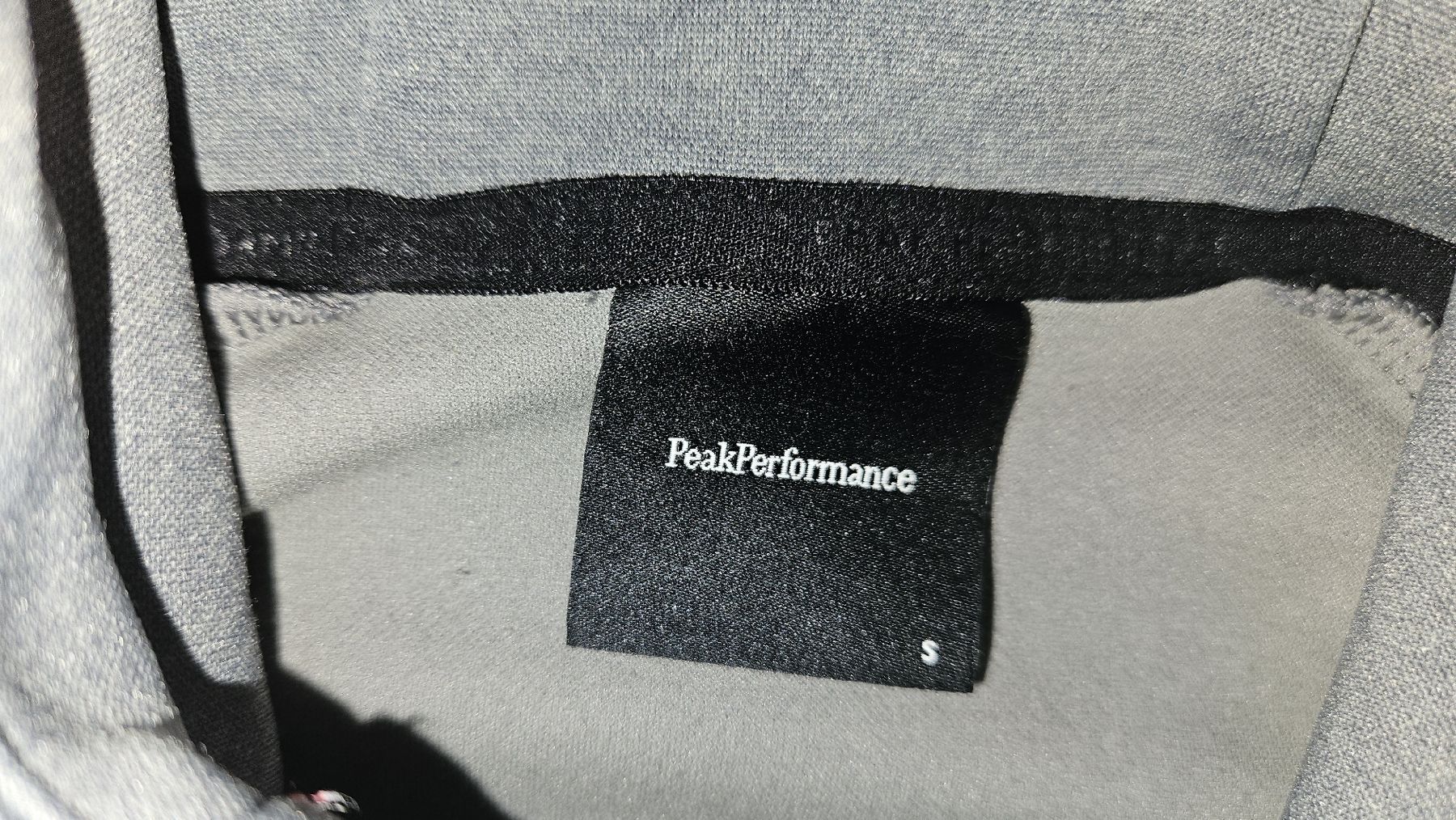 Pulls & Sweat-shirts: Kapuzenpulli Peak Performance – D'occasion à Kriens par tiger049 1