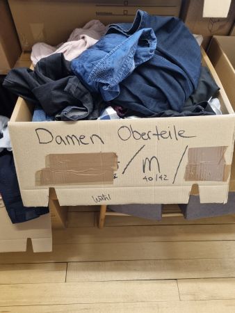 Damen Kleider Grösse M gemischt 8 fr kg