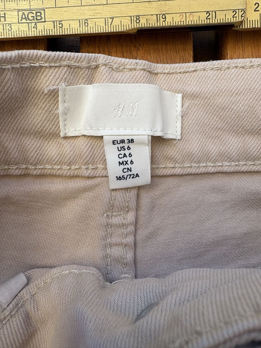 H&M Jeans: Damenjeans H&M 38 beige – Usato da Oensingen venduto da Chicotus 1