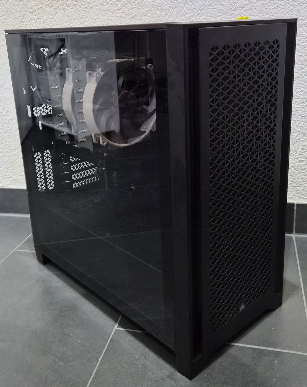 Corsair PCs: Ordinateur Fixe Corsair AMD Ryzen 9 9950X – Gebraucht aus Chatel-St-Denis von Teck7