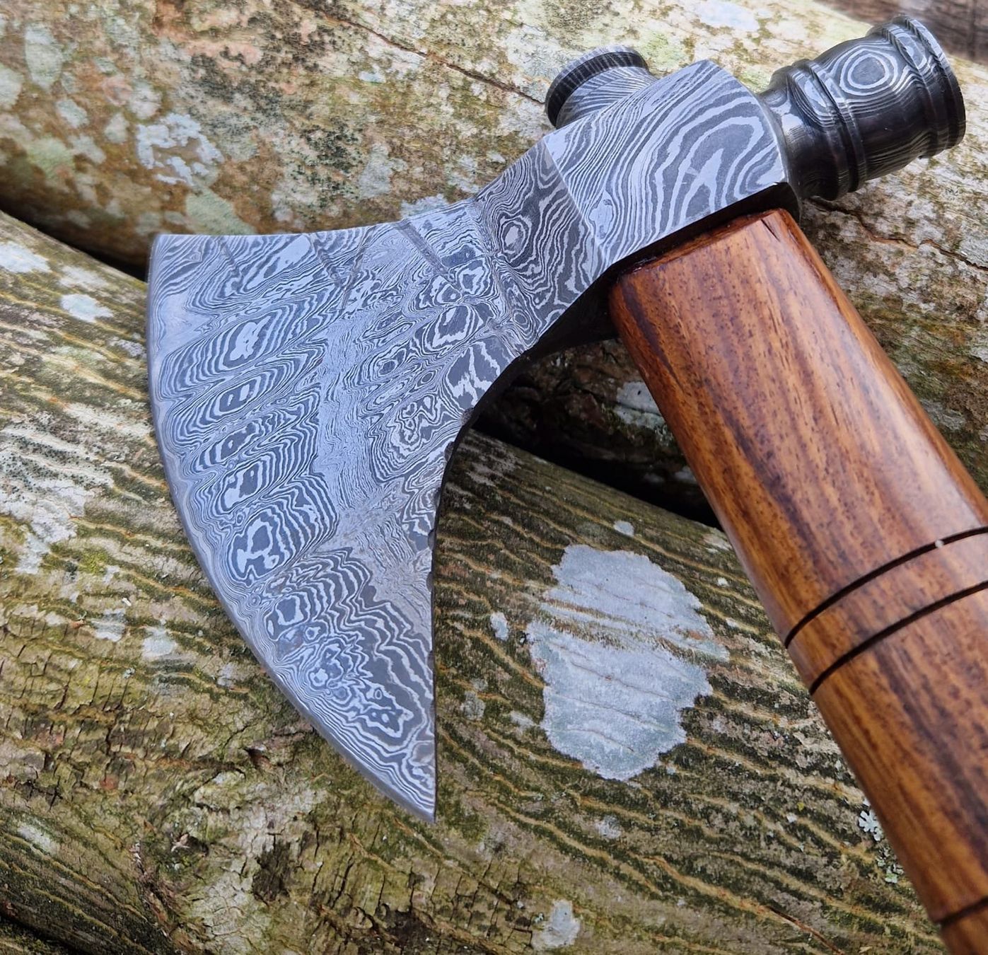 Militärmesser: Tomahawk Damast – Neu und originalverpackt aus Dorf von Messer-Schweiz 2