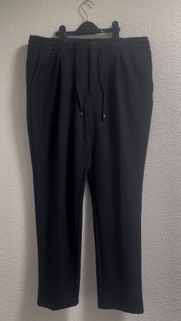 Herren Hose schwarz Grösse L/Xl mit Gummizug und Schnürung