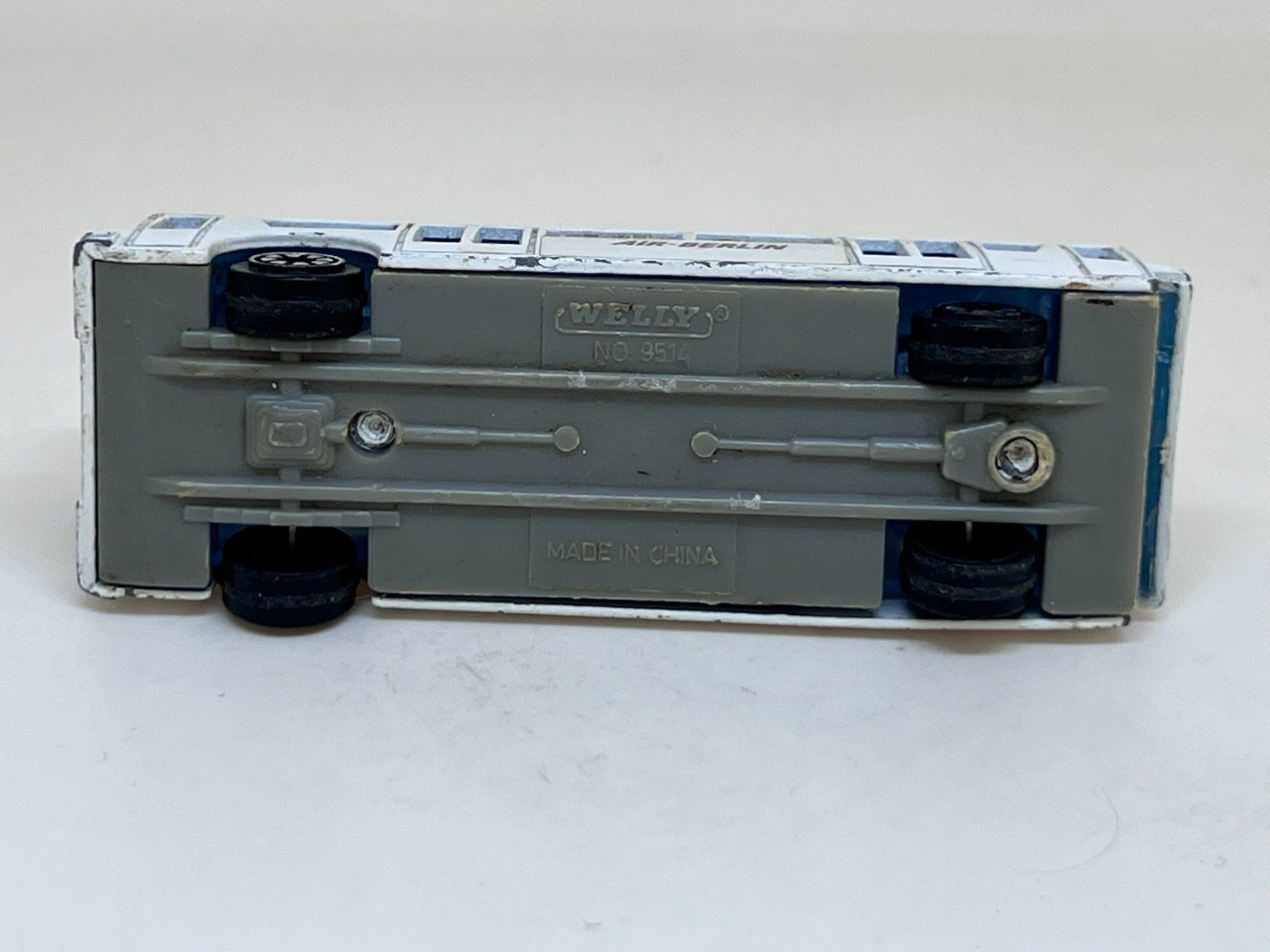 Welly Modellautos: Welly Flughafen Shuttle #330 – Gebraucht aus Wildegg von LaaBoutique 3