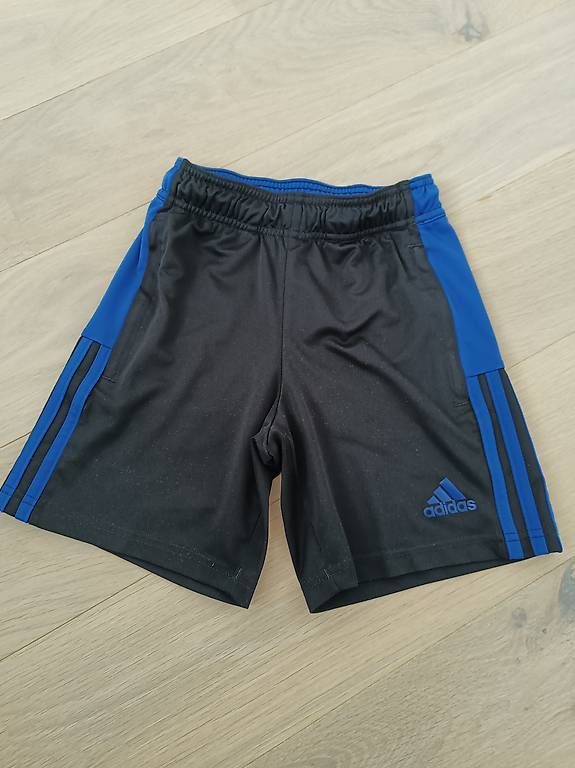 Pantaloni: Kurze Hosen Adidas & Puma, Gr.140 – Usato da Münsingen venduto da Nik010 2