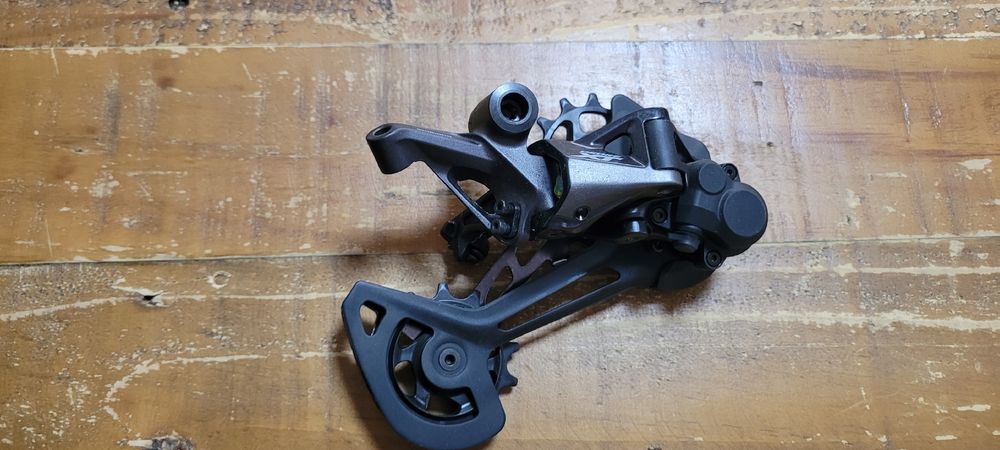 Derailleur Vtt Avant Shimano Xt M8025 2X11 Collier Bas 28.6 A 34.9 Tirage Bas