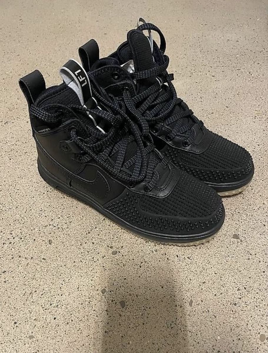 Chaussures hommes: Limited Edition Nike Schuhe 40 – D'occasion à Zürich par janine_stalder