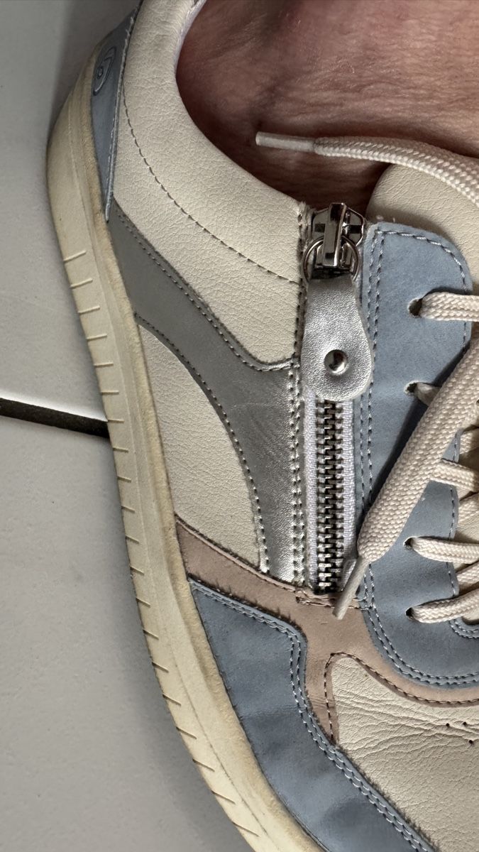 Scarpe da donna: Bequeme Damen Sneakers Gr. 45 hellblau – Usato da Altendorf venduto da Ro 4