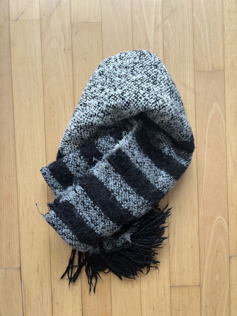 Foulard & Sciarpe: Warmer Winter Schal - Schwarz/Grau – Usato da Luzern venduto da Pflanzen-Mama