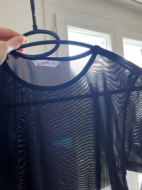 T-shirt: SCHWARZES MESH SHIRT – Usato da Maur venduto da tab_z9rh 2