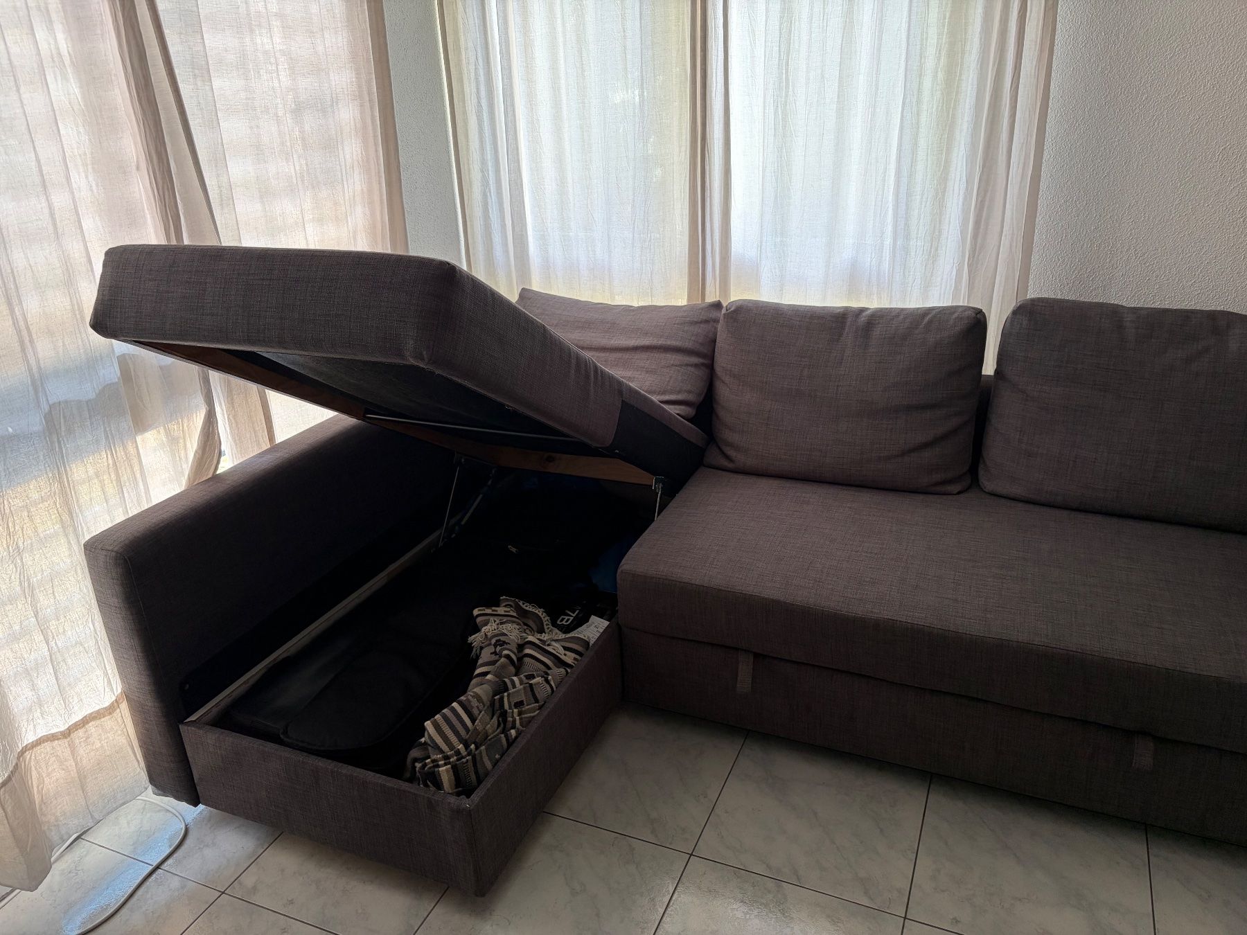 Ikea Divani: FRIHETEN Eckbettsofa mit Bettkasten, dunkelgrau – Usato da Dottikon venduto da gabiga 3