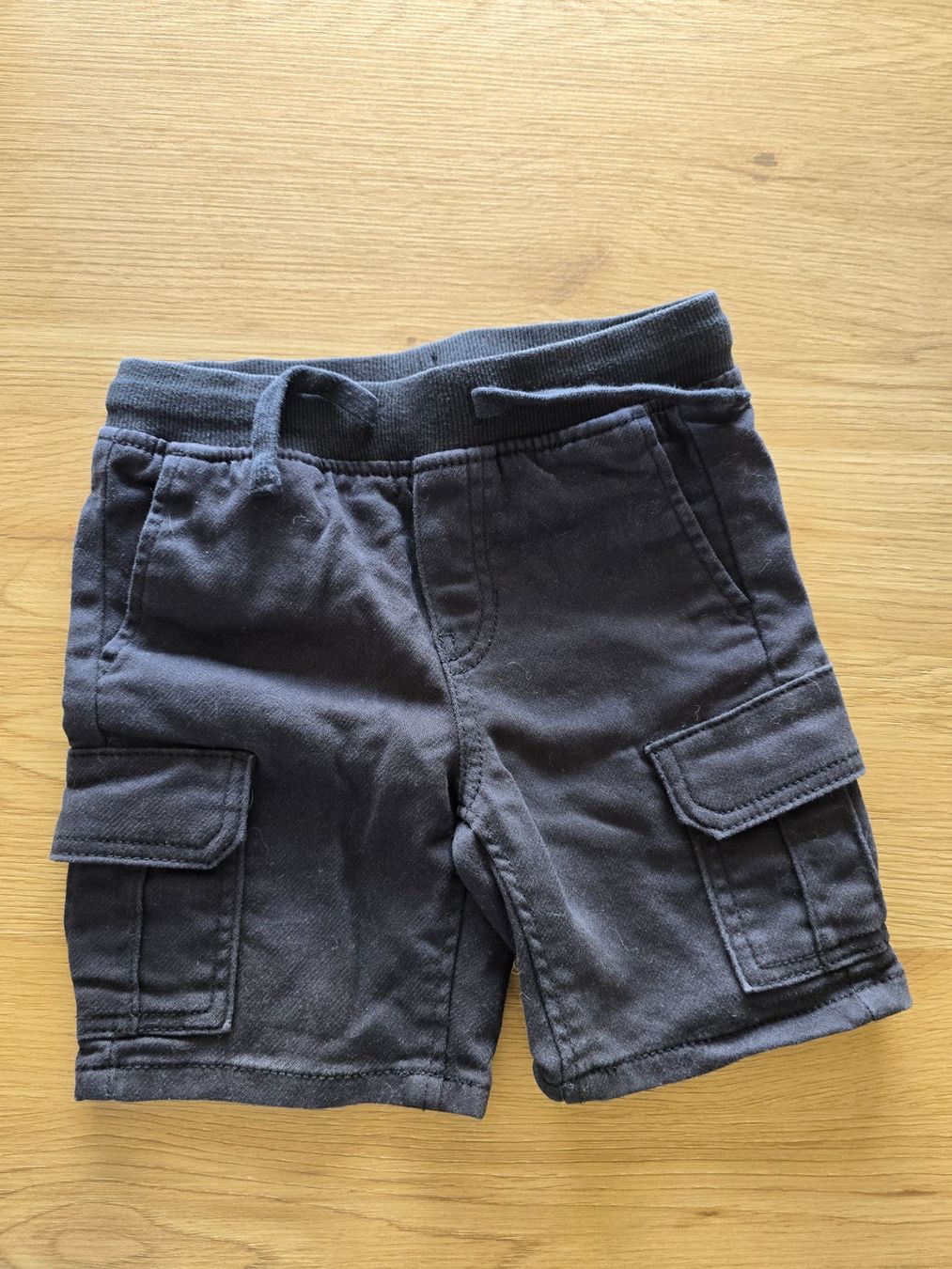 H&M Pantaloni: Shorts H&M Gr 98 – Usato da Uetendorf venduto da baumstamm3