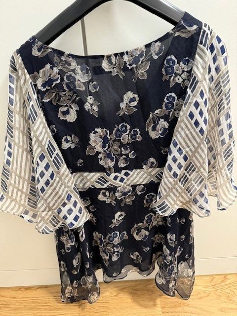 Zara Tuniken: Bluse / Tunika Zara Gr. XS aus Seide – Gebraucht aus Wabern von MagdalenaWabern 3