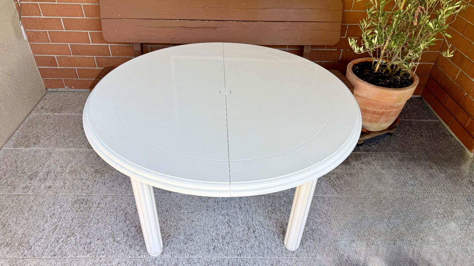 Tavoli: Eleganter Design Gartentisch weiss von TRICONFORT – Usato da Luzern venduto da mouton2000 2