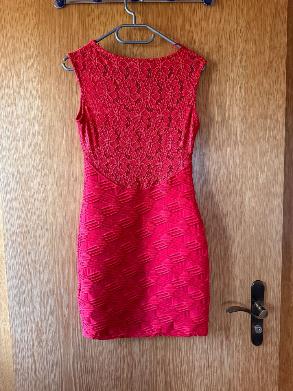 Guess Vestiti: Etui-Kleid von Guess Gr. 36 – Usato da Grosswangen venduto da second_hand_dress 3