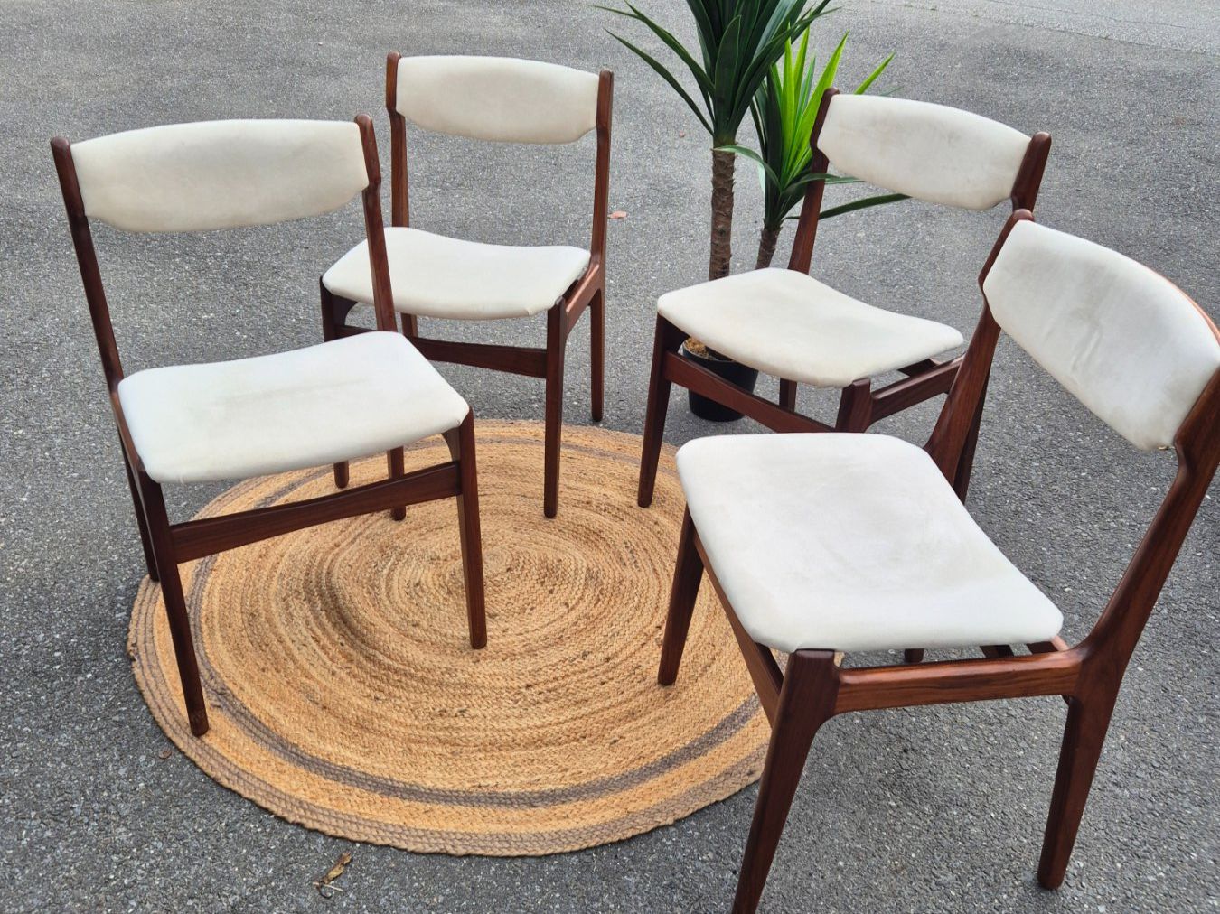Stühle: 4 chaises vintage scandinaves restaurées – Gebraucht aus Fully von tameab 1