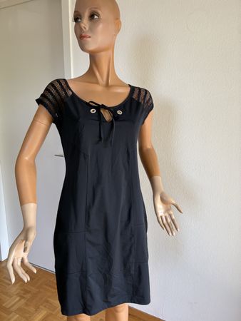 Robe noire Maloka, taille 2, détail dentelle