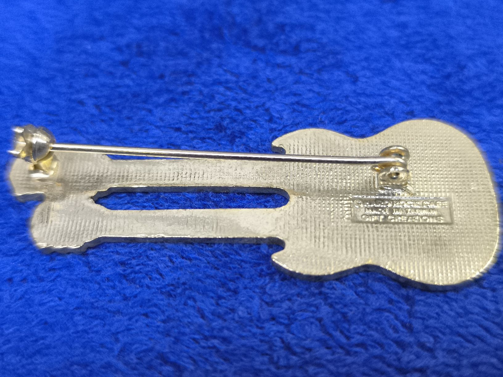 Hard Rock Cafe Plaketten & Abzeichen: Hard Rock Cafe Doppelhalsgitarre Brosche Pin – Neu (gemäss Beschreibung) aus Oberwil b. Zug von Gto469 1