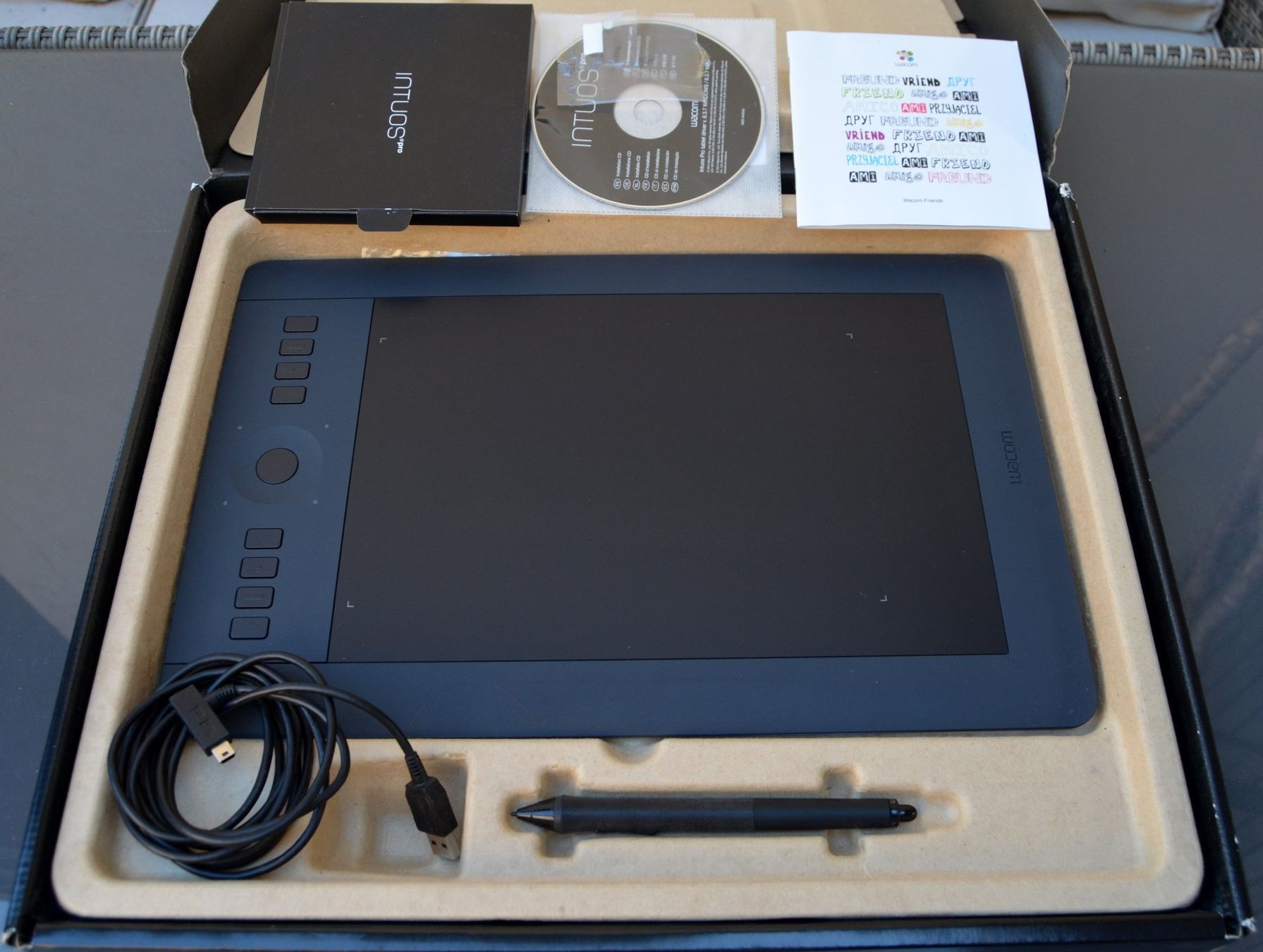 Wacom Tablet PC: Wacom Intuos Pro Medium PTH-651 – Usato da Collonges venduto da arashee