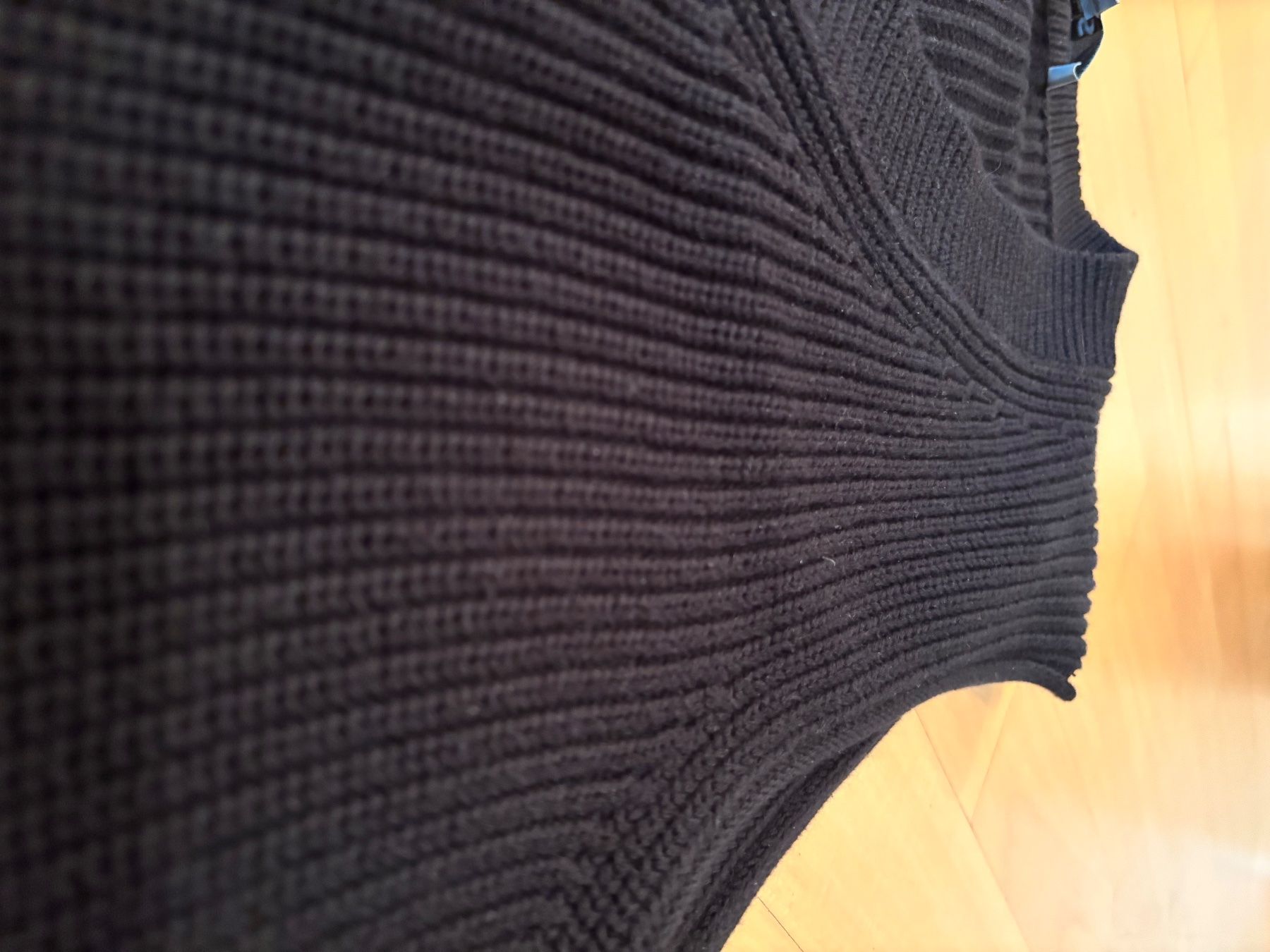Cos Gilet & Giacche senza maniche: COS Baumwolle Pullunder mit V-Ausschnitt schwarz – Usato da St. Gallen venduto da always-a-good-buy 2