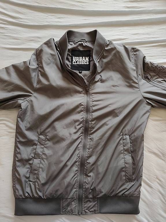 Giacche: Urban Classics ZIP-Jacke Grösse M grau 100% Polyester  – Usato da Basel venduto da Evandervaart