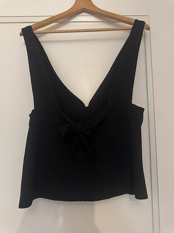 Top: Haut noir - Taille unique – Usato da Les Acacias venduto da DeborahK03 2