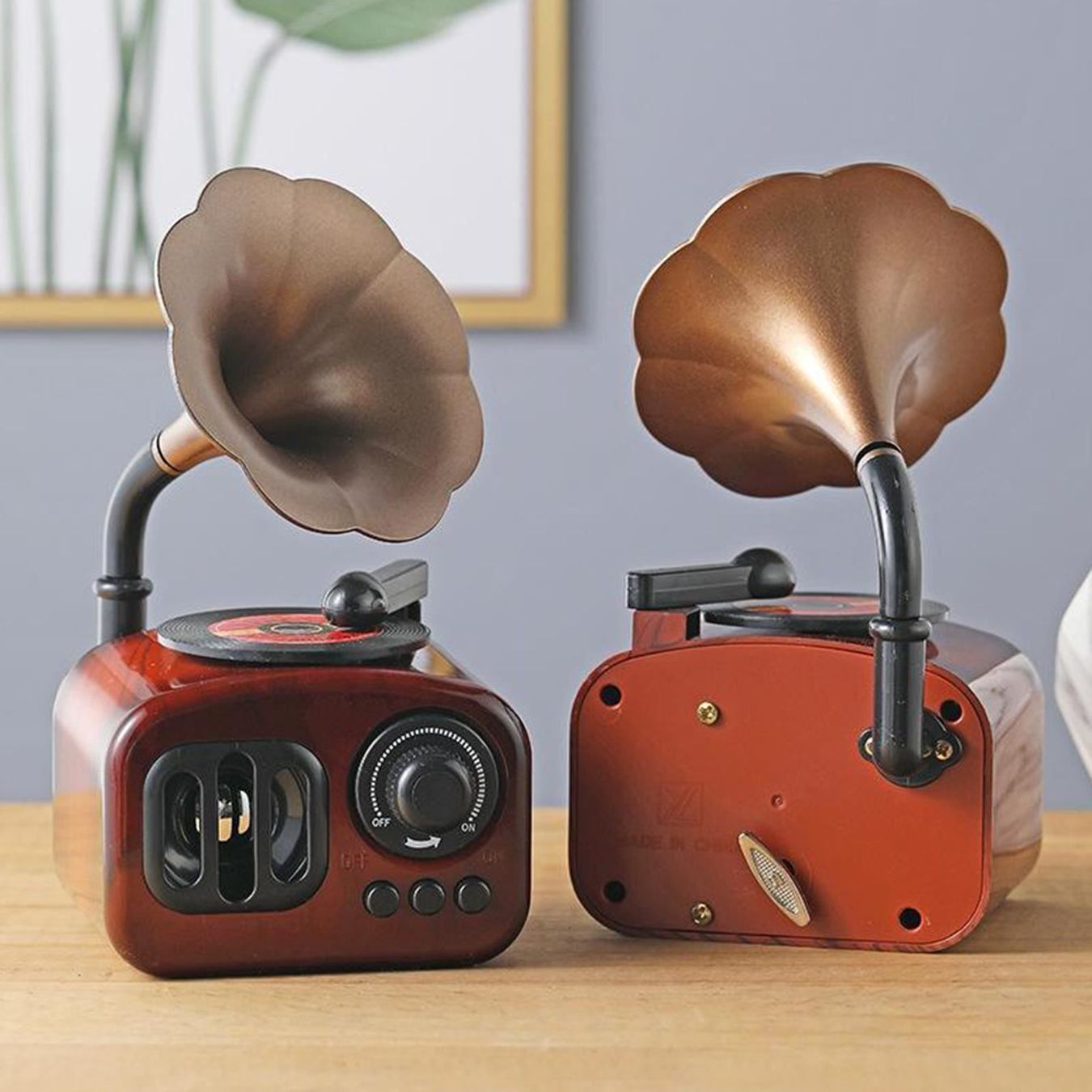 Carillon: Spieluhr in Form eines Retro-Phonographen – Nuovo e nell'imballaggio originale da Gurmels venduto da Swisspod 1