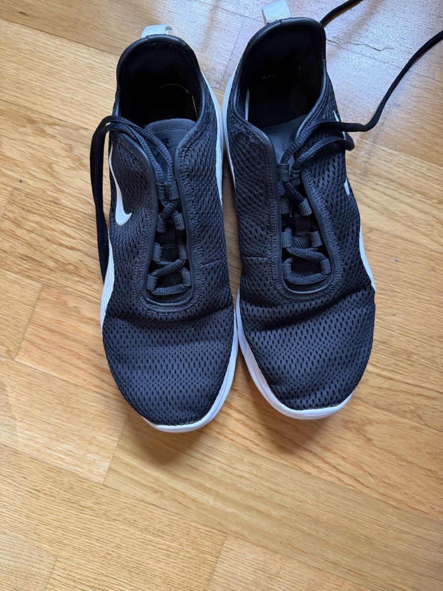 Nike Scarpe da uomo: Nike shoes – Nuovo (secondo la descrizione) da Bern venduto da thi_857v