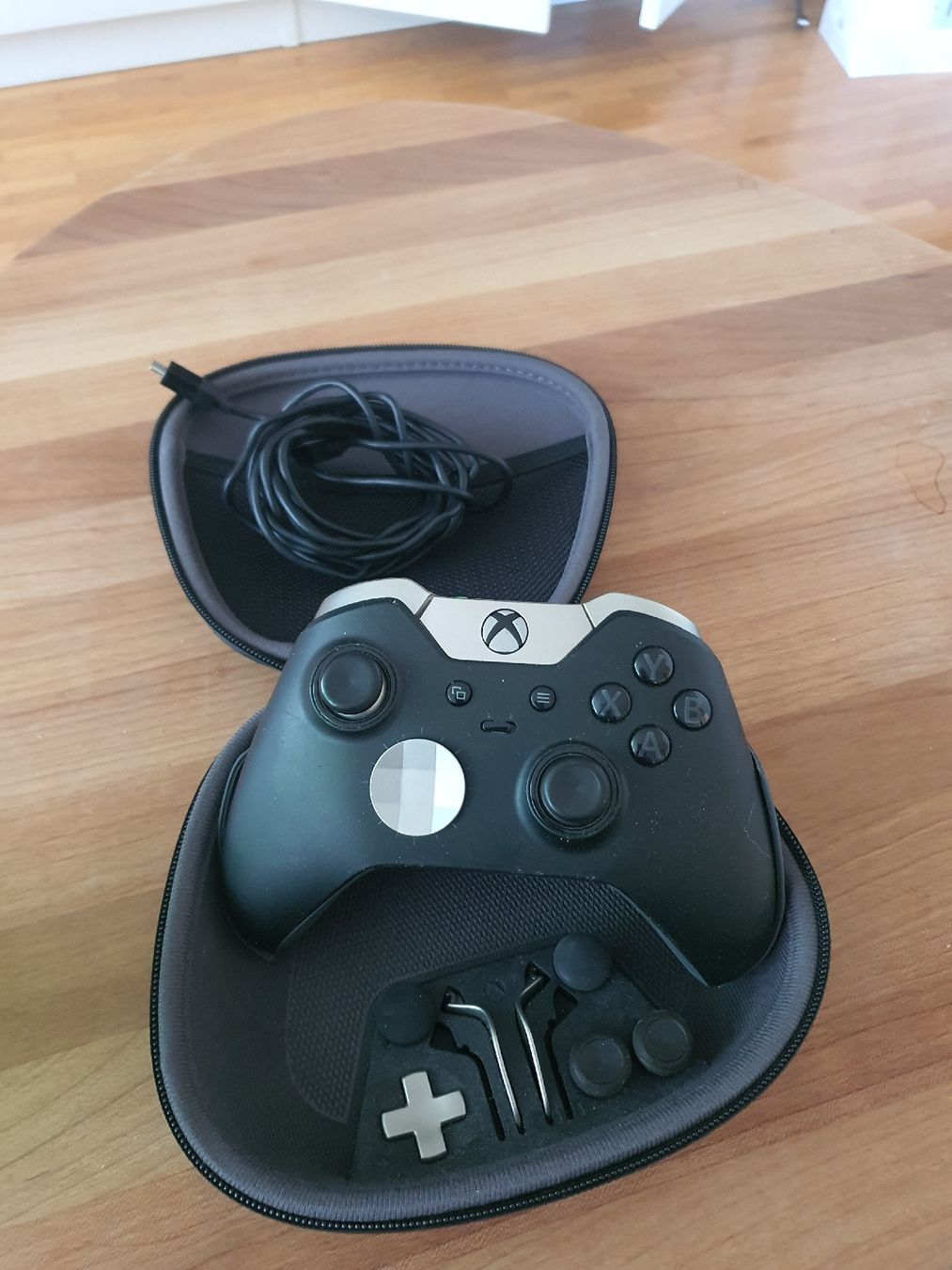 Controller: Xbox Elite Controller - Gebraucht ab 1 Fr. – Gebraucht aus Dietikon von bilalgs