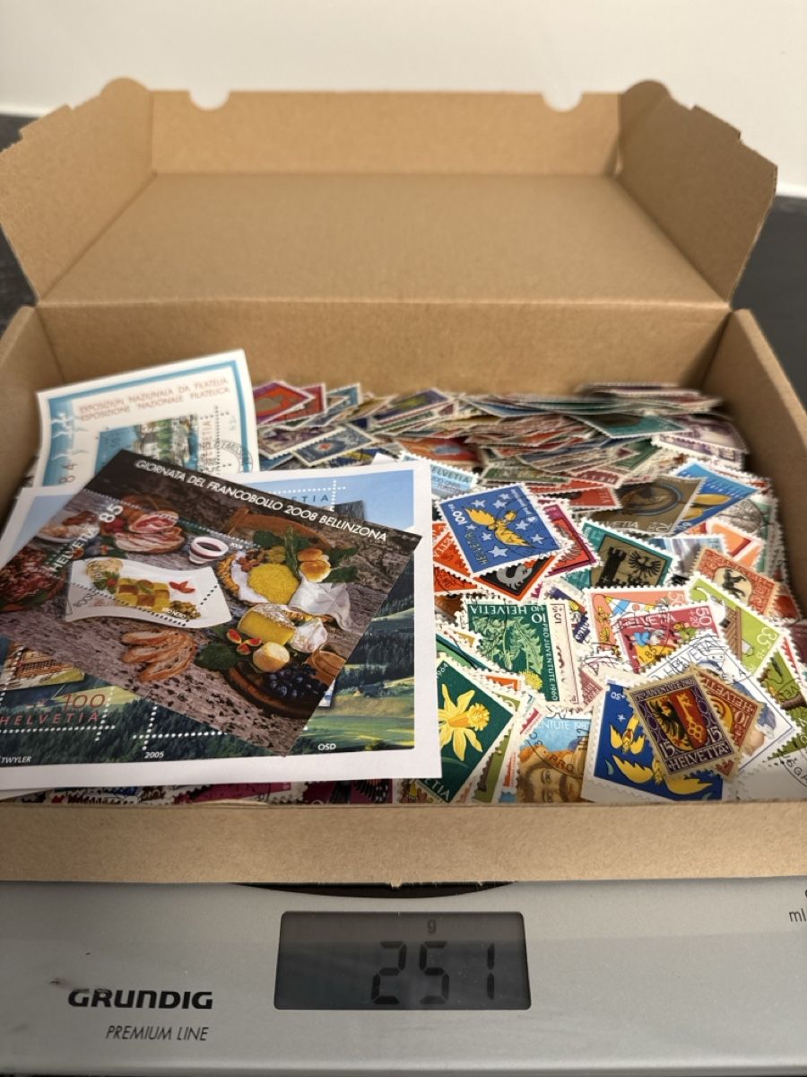Tutti i francobolli: Schachtel Schweizer Briefmarken – Usato da Jona venduto da GeG001 1
