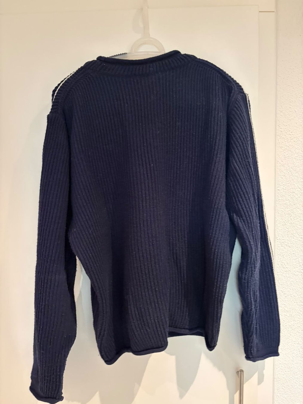 Maglioni & Felpe: Pullover Miller dunkelblau gerippt gebrauchter Zustand – Usato da Dielsdorf venduto da Anthony111 1