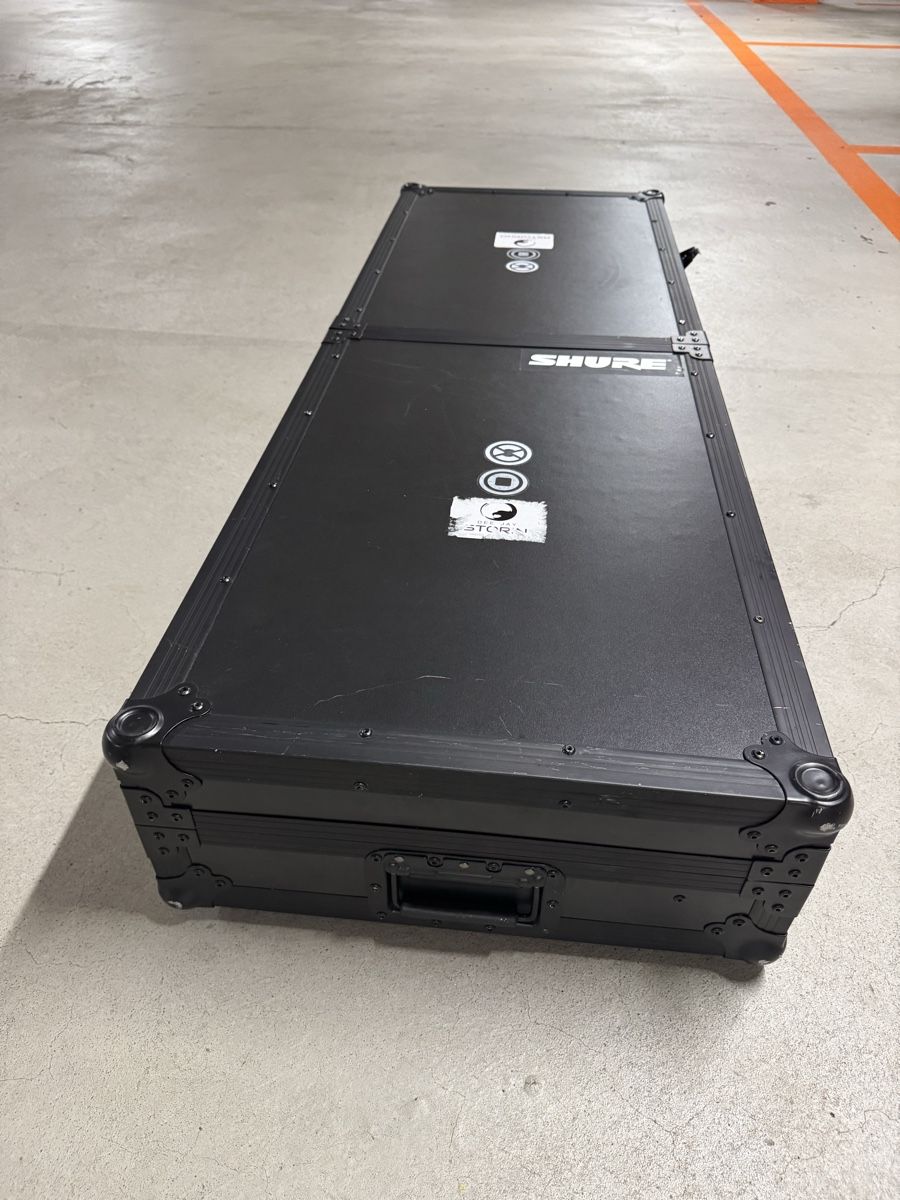 Behringer Console di mixaggio: DJ Pult / Case  Behringer mit LED Licht schwarz – Usato da Ehrendingen venduto da Sansav 6